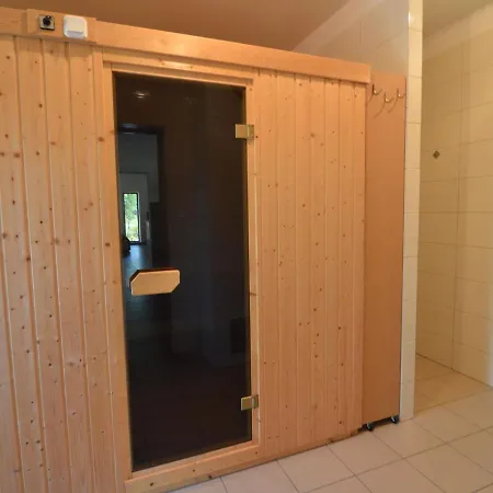 빌라 Modern With Sauna Right Next To The